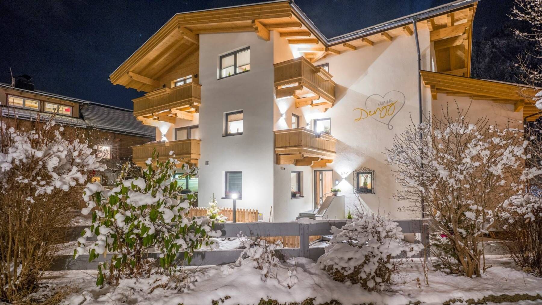 Apartments Dengg im Winter - verschneites Mayrhofen