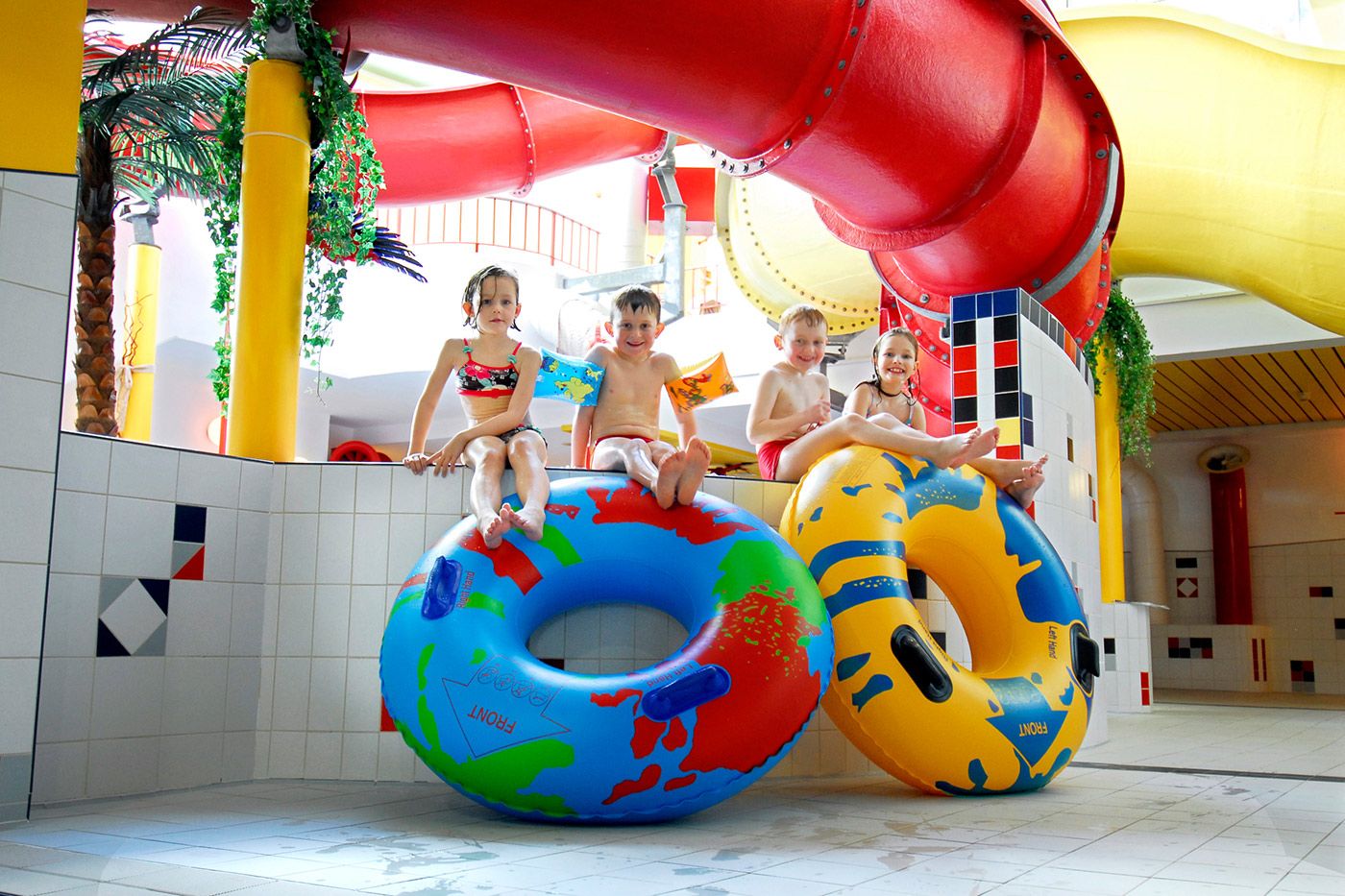 Hallenbad Mayrhofen mit warmem Wasser und entspannender Atmosphäre